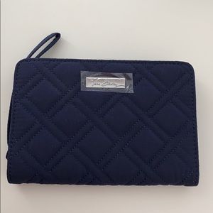 Brand New Vera Bradley zip around wristlet